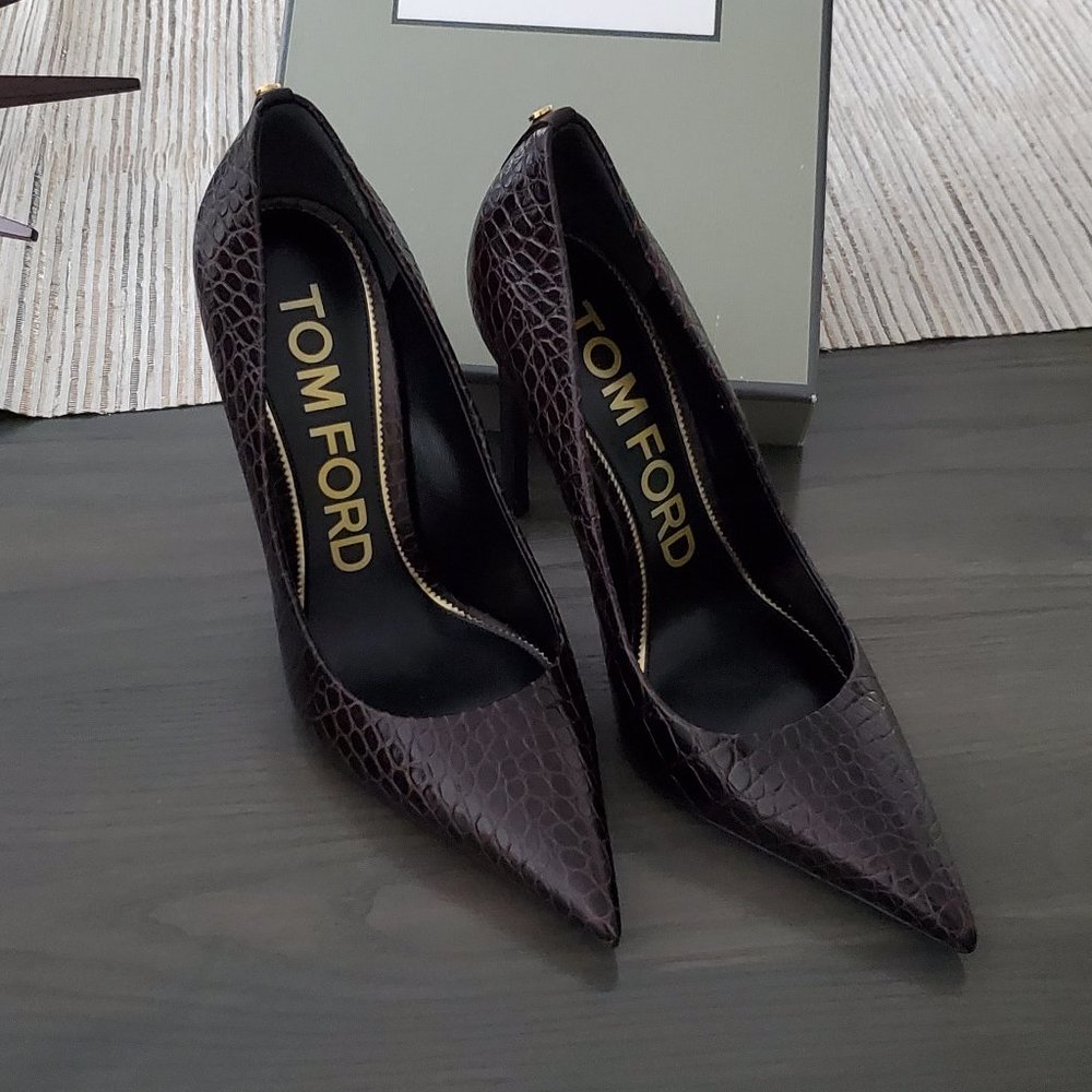 Tom Ford Brown Croc Embossed Pump (new!)